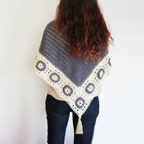 crochet pattern triangular shawl with granny squares