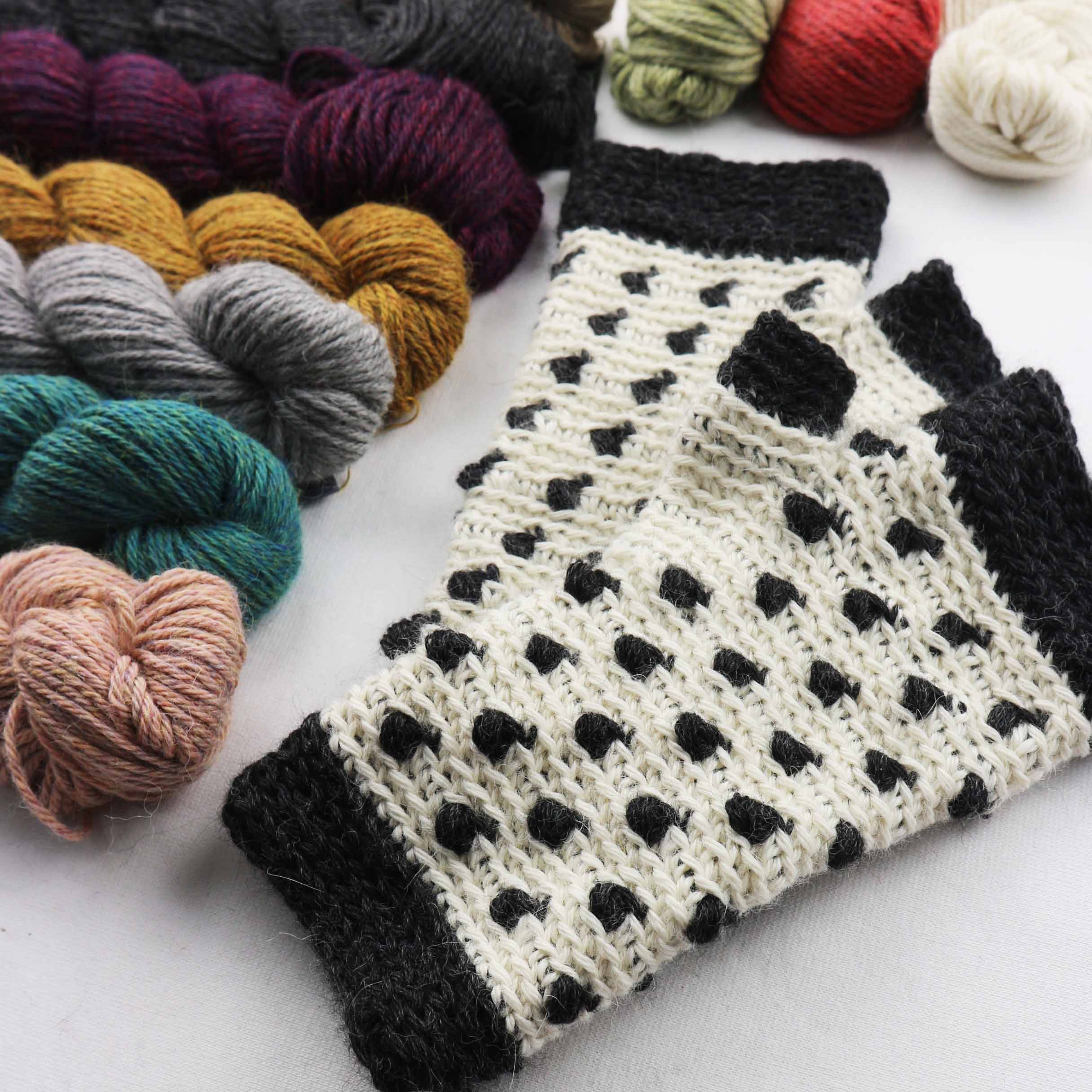Patrón Crochet Mitones sin dedo Straciatella // Crochet Pattern Straciatella Fingerless Mittens Patrones de Crochet y Agujas