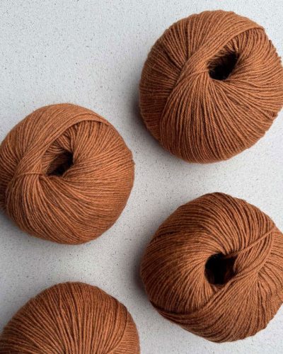 CANELA-72-PUNO-Algodon-y-lana-de-alpaca-para-tejer-crochet-Pascuali-hilados-naturales-ecologicos-cecilia-losada-club-de-tejido
