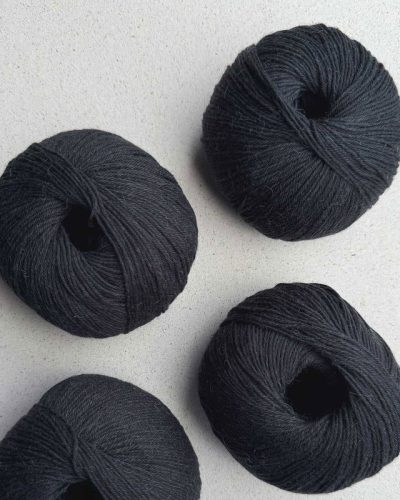 CARBON-50-PUNO-Algodon-y-lana-de-alpaca-para-tejer-crochet-Pascuali-hilados-naturales-ecologicos-cecilia-losada-club-de-tejido