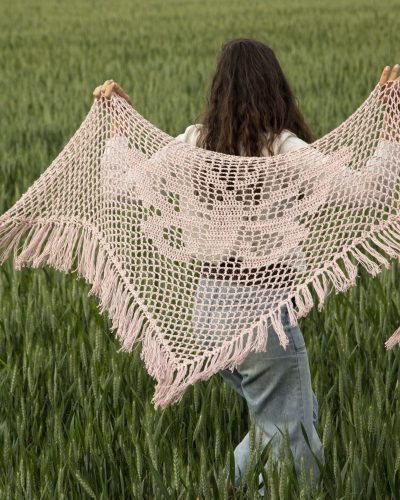 learn-filet-crochet-with-this-crochet-pattern-fly-baby-fly-shawl-design-by-cecilia-losada-mammadiypatterns-1