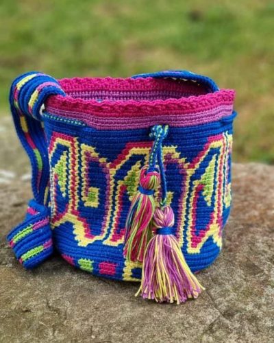 Mochila Camino Interior tejida a crochet e inspirada en las tradicionales mochilas Wayúu colombianas