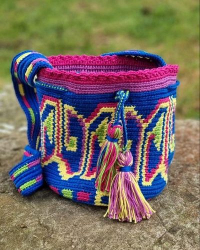 Mochila Camino Interior tejida a crochet e inspirada en las tradicionales mochilas Wayúu colombianas
