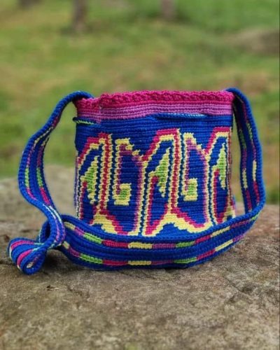 Mochila Camino Interior tejida a crochet e inspirada en las tradicionales mochilas Wayúu colombianas